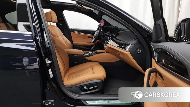 BMW 5 Series (G30) 2022 Черный из Кореи, фото 2