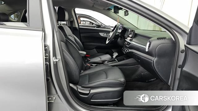 Kia The New K3 2nd generation 2023 Серый из Кореи, фото 2