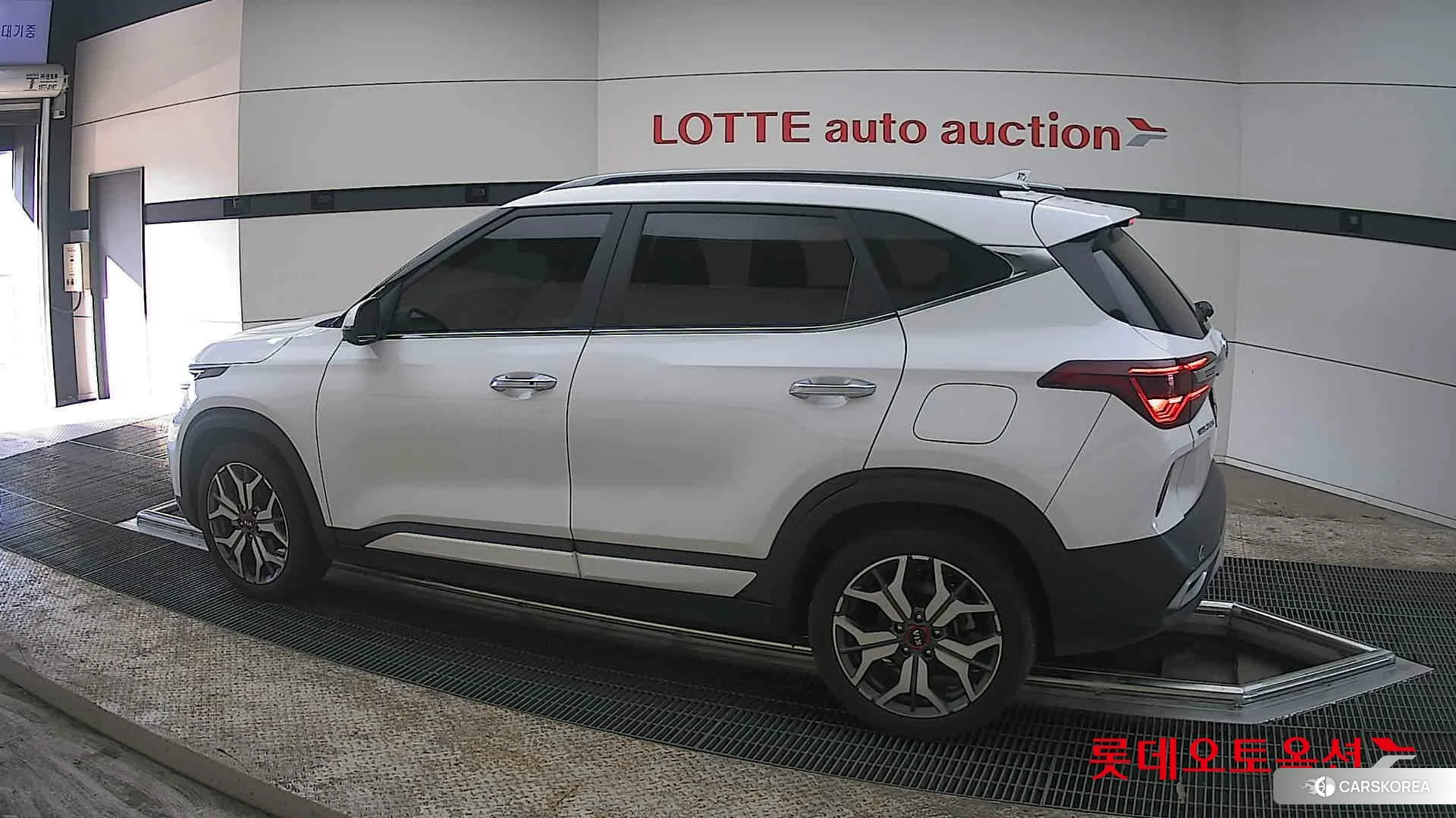 Kia Seltos 2022 Белый из Кореи, фото 2