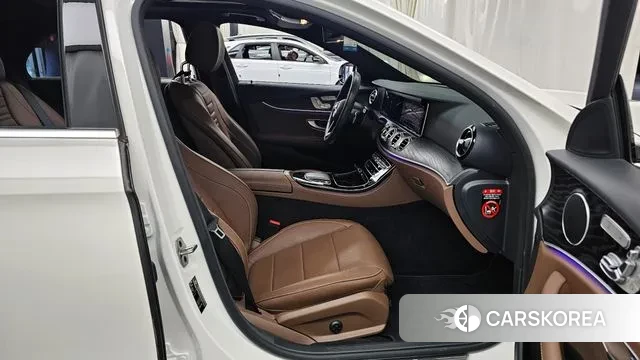 Mercedes-Benz E-Class W213 2022 Белый из Кореи, фото 2