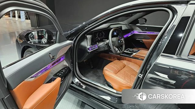 BMW 7 Series (G70) 2025 Черный из Кореи, фото 2