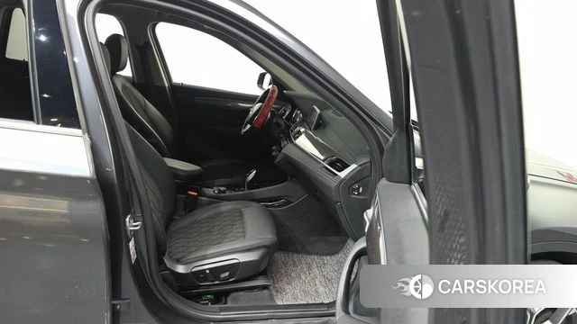 BMW X1 (F48) 2021 Серый из Кореи, фото 2