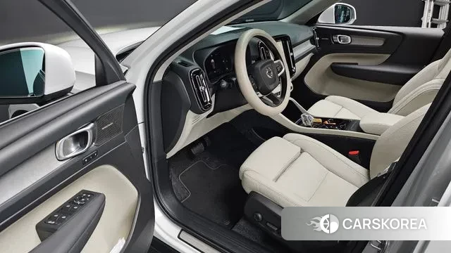 Volvo XC40 2025 Белый из Кореи, фото 2