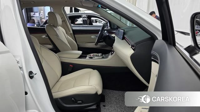 Genesis GV70 2024 Белый из Кореи, фото 2