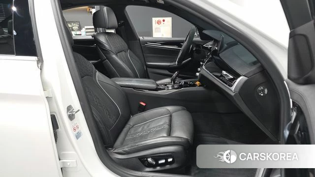 BMW 5 Series (G30) 2020 Белый из Кореи, фото 2