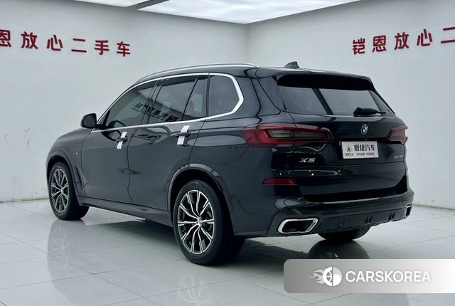 BMW X5 (imported) 2021 Черный из Китая, фото 2