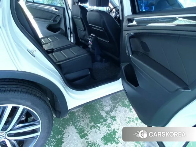 Volkswagen Tiguan second Generation 2018 Белый из Кореи, фото 2