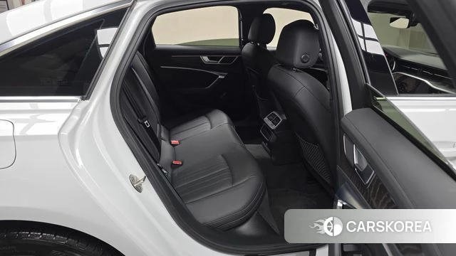Audi A6 (C8) 2021 Белый из Кореи, фото 2