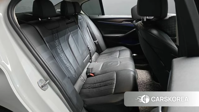 BMW 5 Series (G30) 2018 Белый из Кореи, фото 2