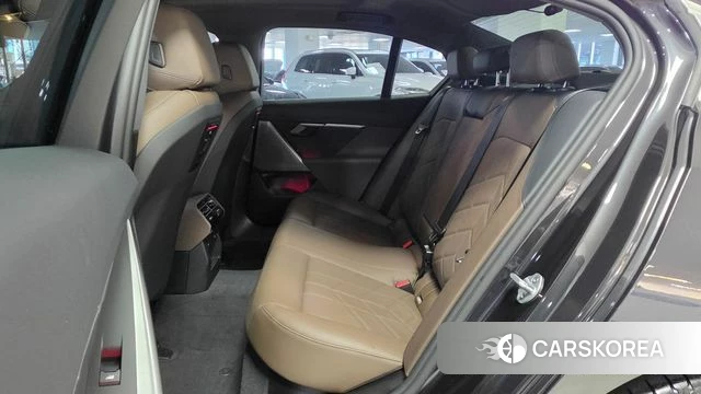 BMW 5 Series (G60) 2025 Серый из Кореи, фото 2