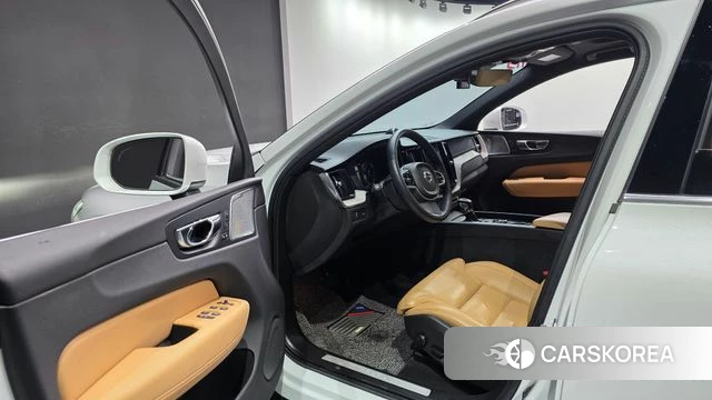 Volvo XC60 second Generation 2018 Белый из Кореи, фото 2