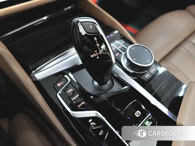 BMW 5 Series (G30) 2021 Белый из Кореи, фото 2