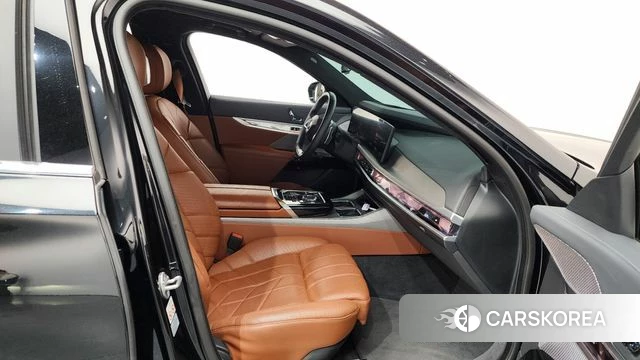 BMW 7 Series (G70) 2022 Черный из Кореи, фото 2