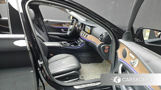 Mercedes-Benz E-Class W213 2019 Черный из Кореи, фото 2