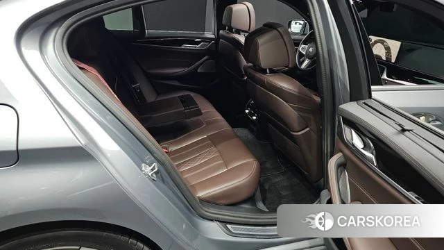BMW 5 Series (G30) 2023 Серебристо-серый из Кореи, фото 2