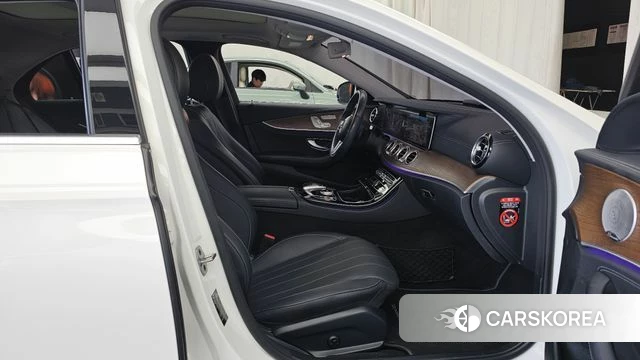 Mercedes-Benz E-Class W213 2019 Белый из Кореи, фото 2