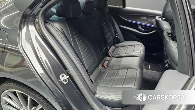 Mercedes-Benz E-Class W213 2021 Серый из Кореи, фото 2