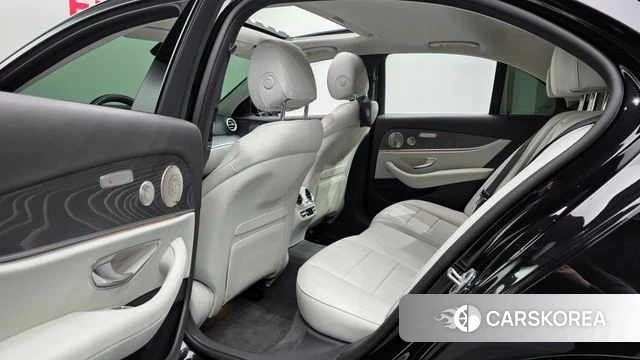 Mercedes-Benz E-Class W213 2023 Черный из Кореи, фото 2