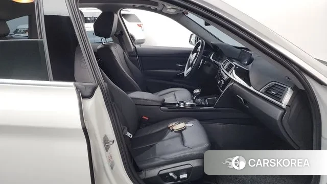 BMW 3 Series GT (F34) 2019 Белый из Кореи, фото 2