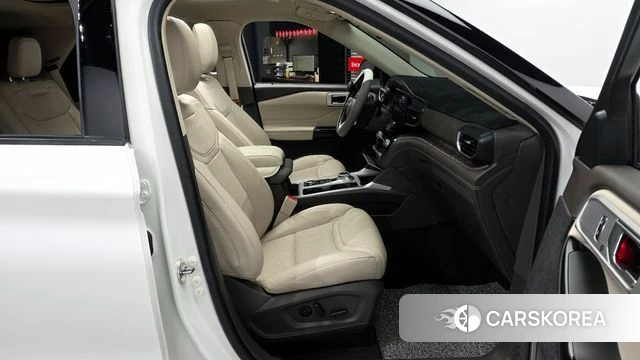 Ford Explorer 6th Generation 2022 Белый из Кореи, фото 2