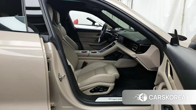 Porsche Taycan 2022 Песочный из Кореи, фото 2