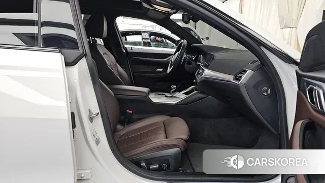 BMW 4 Series (G22) 2023 Белый из Кореи, фото 2