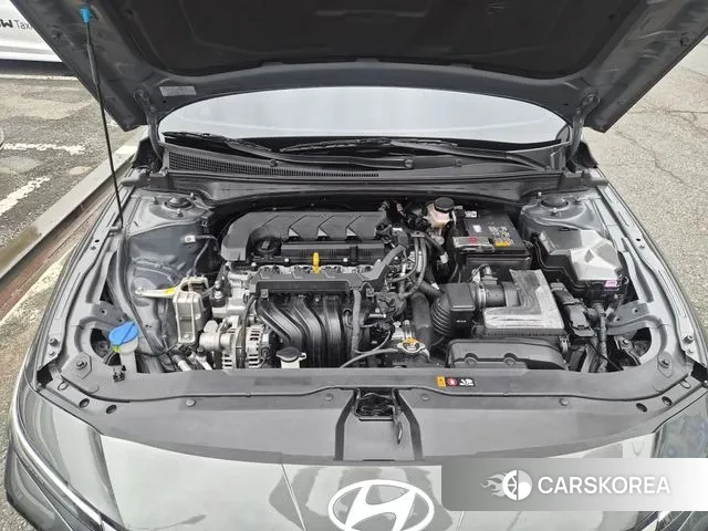 Hyundai The New Avante (CN7) 2023 Темно-зеленый из Кореи, фото 2