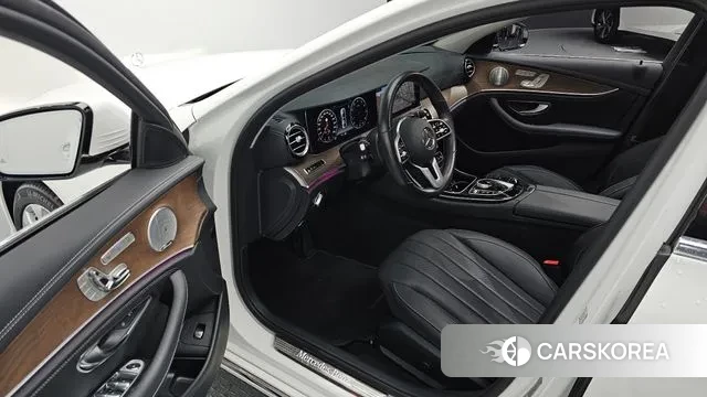 Mercedes-Benz E-Class W213 2020 Белый из Кореи, фото 2