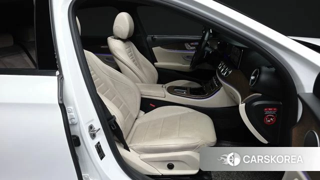 Mercedes-Benz E-Class W213 2021 Белый из Кореи, фото 2