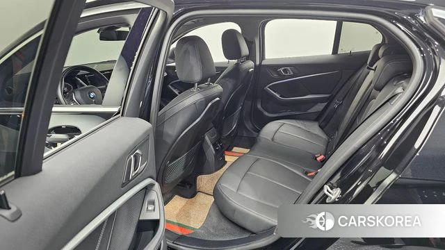 BMW 1 Series (F40) 2022 Черный из Кореи, фото 2