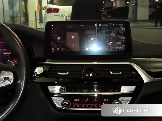 BMW 5 Series (G30) 2021 Белый из Кореи, фото 2