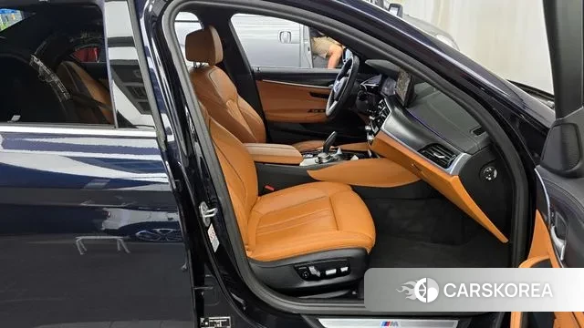 BMW 5 Series (G30) 2022 Черный из Кореи, фото 2