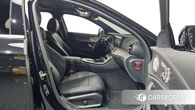 Mercedes-Benz E-Class W213 2022 Черный из Кореи, фото 2