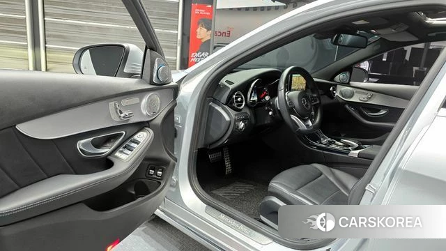 Mercedes-Benz C-Class W205 2018 Серебряный из Кореи, фото 2