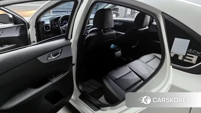 Kia The New K3 2nd generation 2021 Белый из Кореи, фото 2