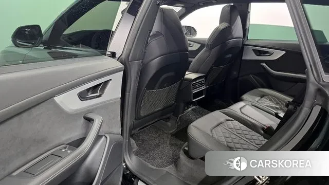 Audi Q8 (4M) 2023 Черный из Кореи, фото 2