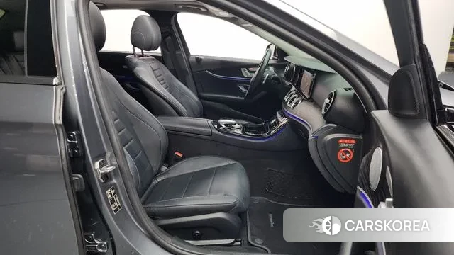 Mercedes-Benz E-Class W213 2018 Серый из Кореи, фото 2