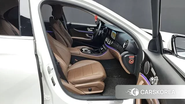 Mercedes-Benz E-Class W213 2018 Белый из Кореи, фото 2