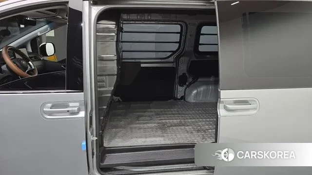 Hyundai Staria 2023 Серебряный из Кореи, фото 2