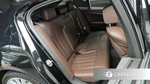 BMW 5 Series (G30) 2023 Черный из Кореи, фото 2