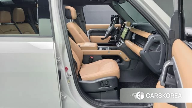 Land Rover Defender (L663) 2026 Серебристо-серый из Кореи, фото 2