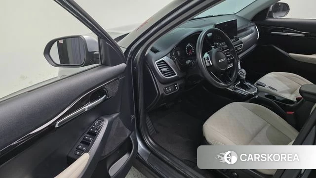 Kia Seltos 2022 Серый из Кореи, фото 2