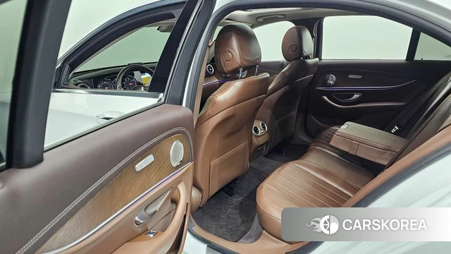 Mercedes-Benz E-Class W213 2019 Белый из Кореи, фото 2