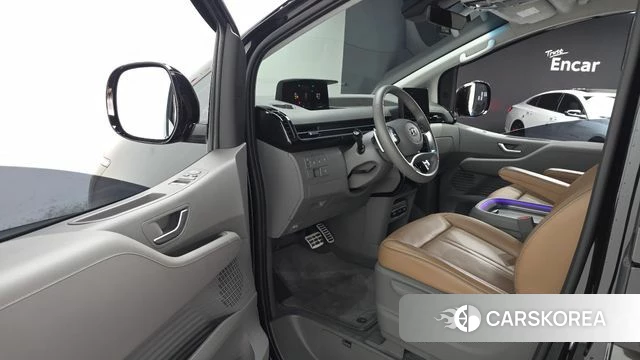 Hyundai Staria 2023 Черный из Кореи, фото 2