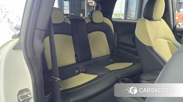 Mini Cooper Electric 2023 Белый из Кореи, фото 2