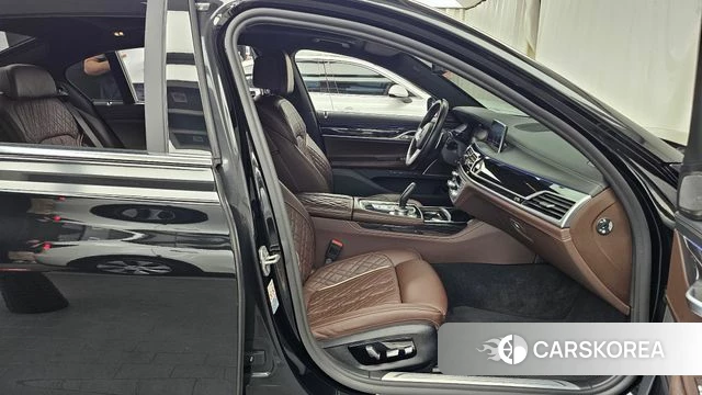 BMW 7 Series (G11) 2021 Черный из Кореи, фото 2