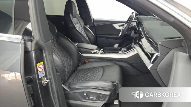 Audi Q8 (4M) 2021 Серый из Кореи, фото 2