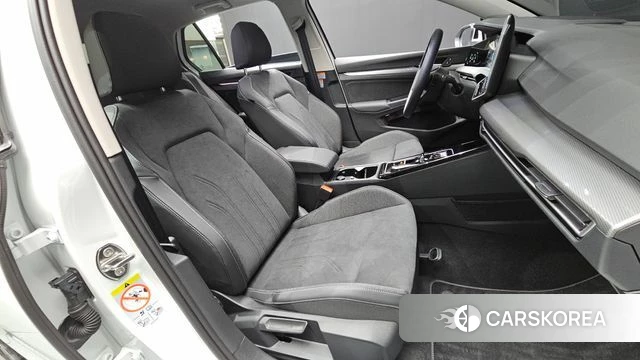 Volkswagen Golf 8th Generation 2026 Белый из Кореи, фото 2