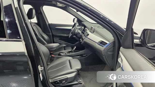 BMW X1 (F48) 2020 Черный из Кореи, фото 2