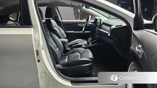 Kia The New K3 2nd generation 2021 Белый из Кореи, фото 2